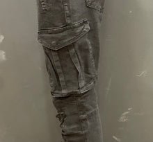 Load image into Gallery viewer, BLACK CARGO DENIM JEANS
